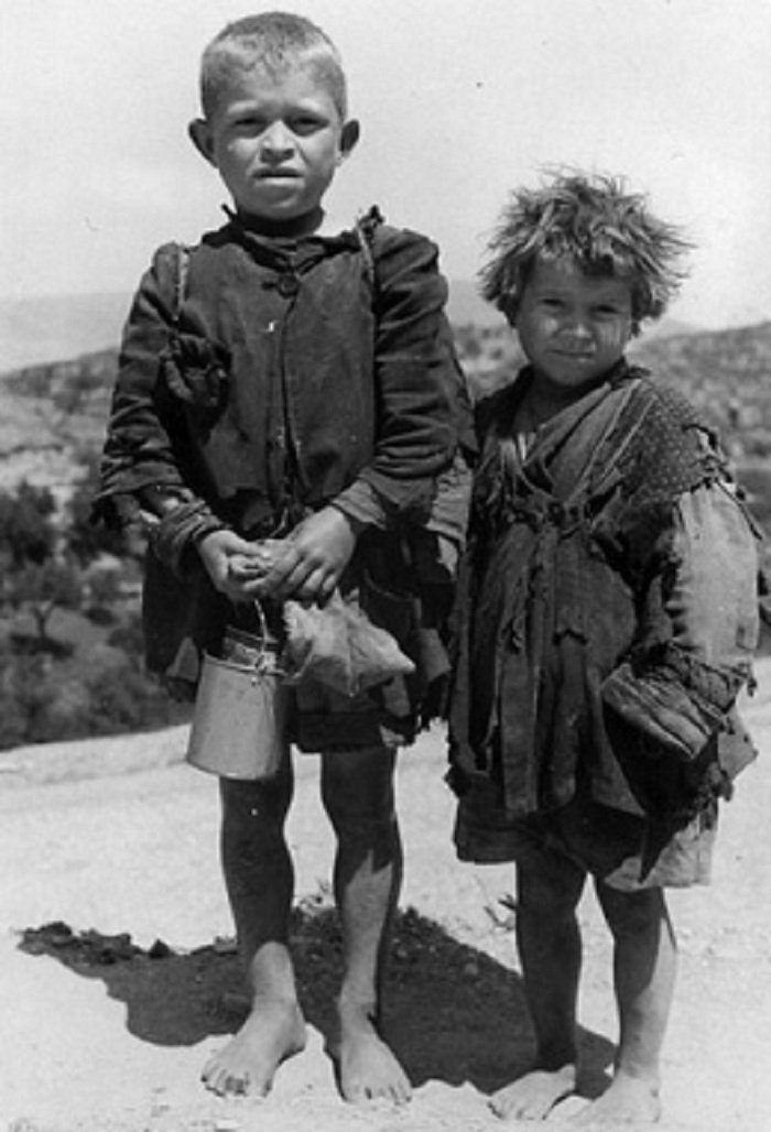 Παιδιά την περίοδο της Γερμανικής κατοχής στην Κρήτη, 1941 – 1944 (Γερμανός φωτογράφος, συλ. Θεοφάνη Κοκκινάκη, Καστέλι, Καλογεράκης Γιώργης)