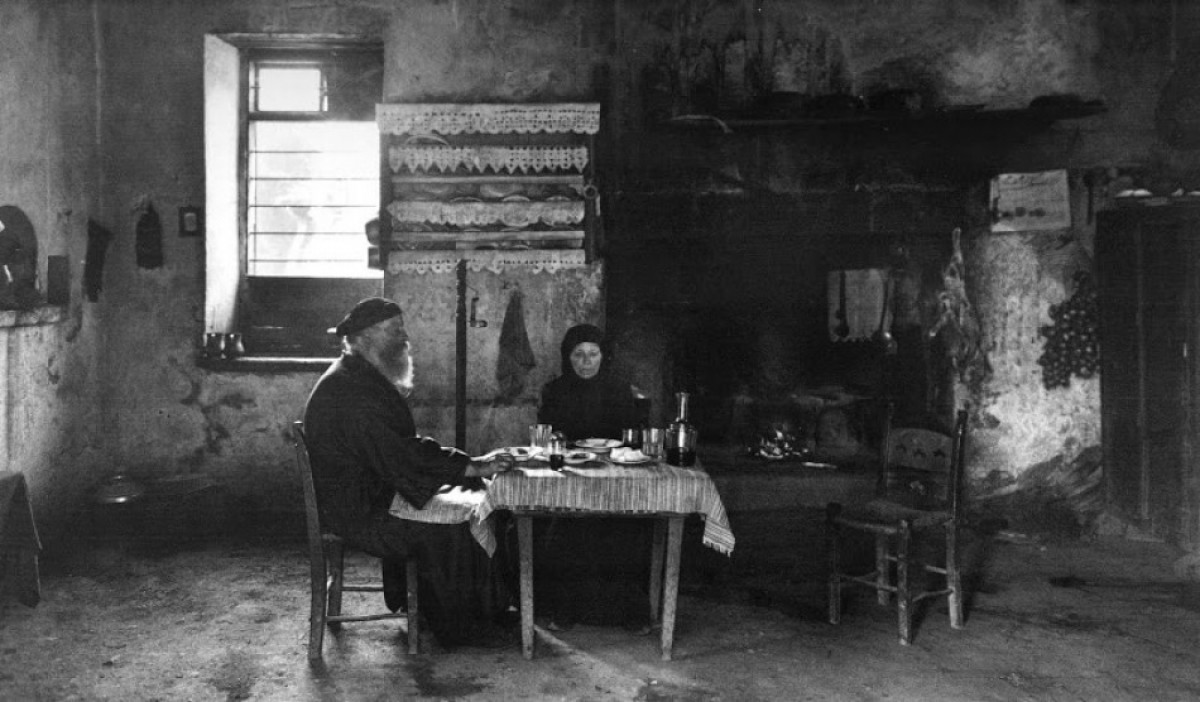 Κρήτη, εσωτερικό σπιτιού στο χωριό Λάκκοι, 1911