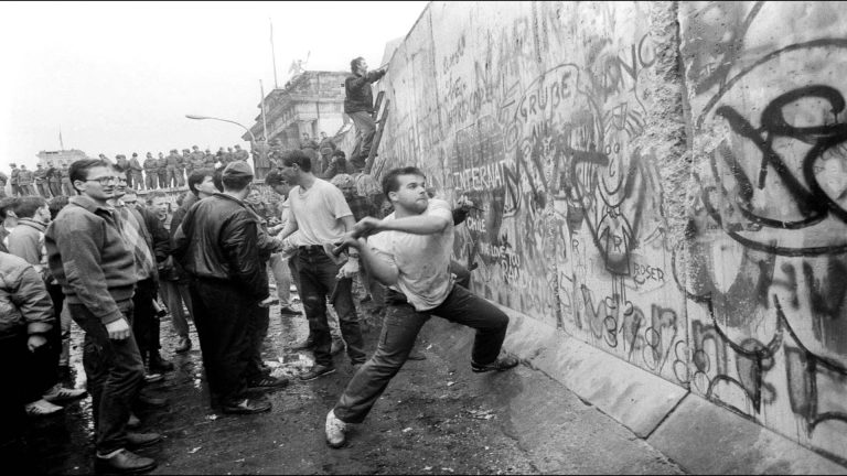 Βερολίνο 9η Νοεμβρίου 1989: Ένα «λάθος» που άλλαξε την ιστορία | Βίντεο