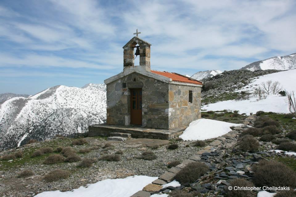 Ο Ορειβατικός κόβει την πρωτοχρονιάτικη πίτα του  στον Άι Γιώργη τον Μεθυστή στα Ασκύφου Σφακίων