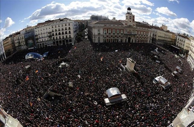 Miles-manifiestan-Madrid-convocadas-Podemos_EDIIMA20150131_0207_13