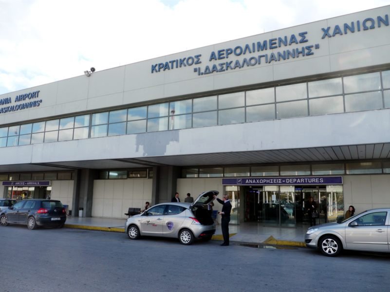 “Η Ελλάδα μετατράπεται σε γερμανική τουριστική αποικία”: H ΛΑ.Ε. Χανίων για την ιδιωτικοποίηση των 14 περιφερειακών αεροδρομίων