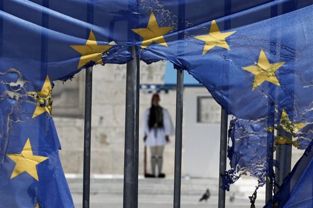 Κομισιόν: Αμετάκλητη η συμμετοχή της Ελλάδας στο ευρώ