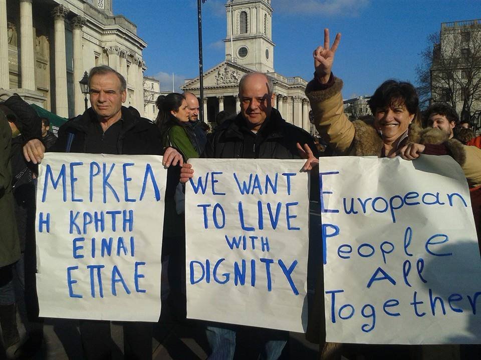 “Μέρκελ, η Κρήτη είναι επαέ”: Ξενιτεμένοι Κρητικοί στη μεγάλη συγκέντρωση αλληλεγγύης προς τον ελληνικό λαό στο Λονδίνο
