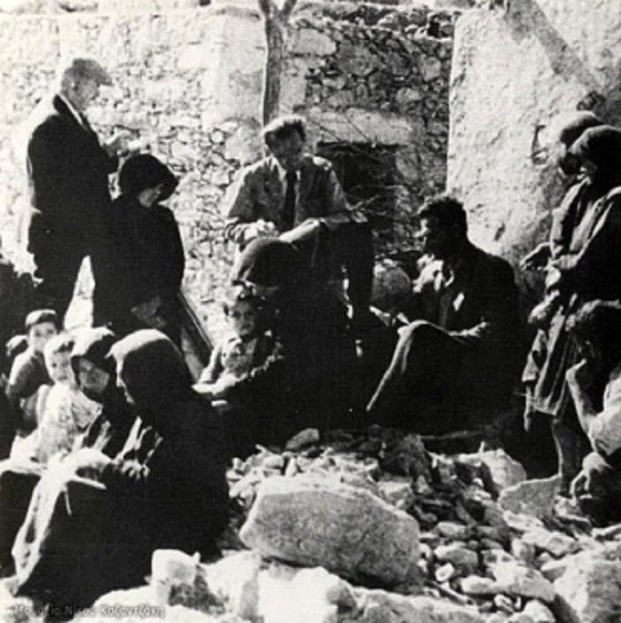 Ο Καζαντζάκης, μέλος της «Κεντρικής Επιτροπής διαπιστώσεως ωμοτήτων εν Κρήτη», καταγράφει τις απώλειες στο χωριό Άνω Μέρος Αμαρίου Ν. Ρεθύμνου, 1945. 