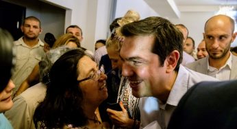 “…χάνεις την πιθανότητα να γράψεις ιστορία”: Η μαντινάδα-προειδοποίηση που άκουσε στα Ανώγεια ο Τσίπρας – Τι είπε για γερμανικές οφειλές