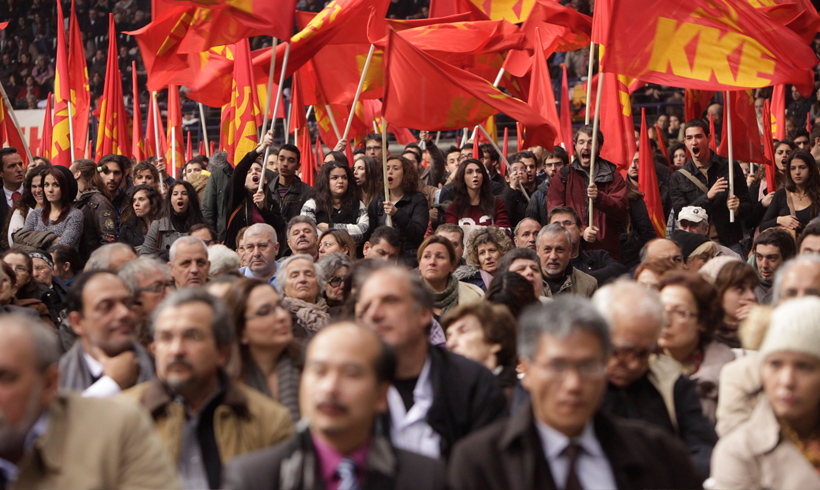 ΚΚΕ: Η αντιπαράθεση για την επίθεση στον Κουμουτσάκο βγάζει «λάδι»τους φασίστες