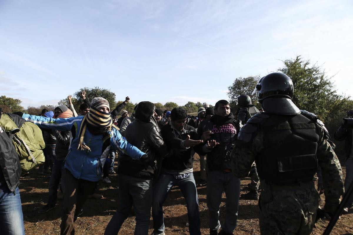 Τρεις Ελληνες συνελήφθησαν στην Ειδομένη γιατί «ξεσήκωναν» τους πρόσφυγες