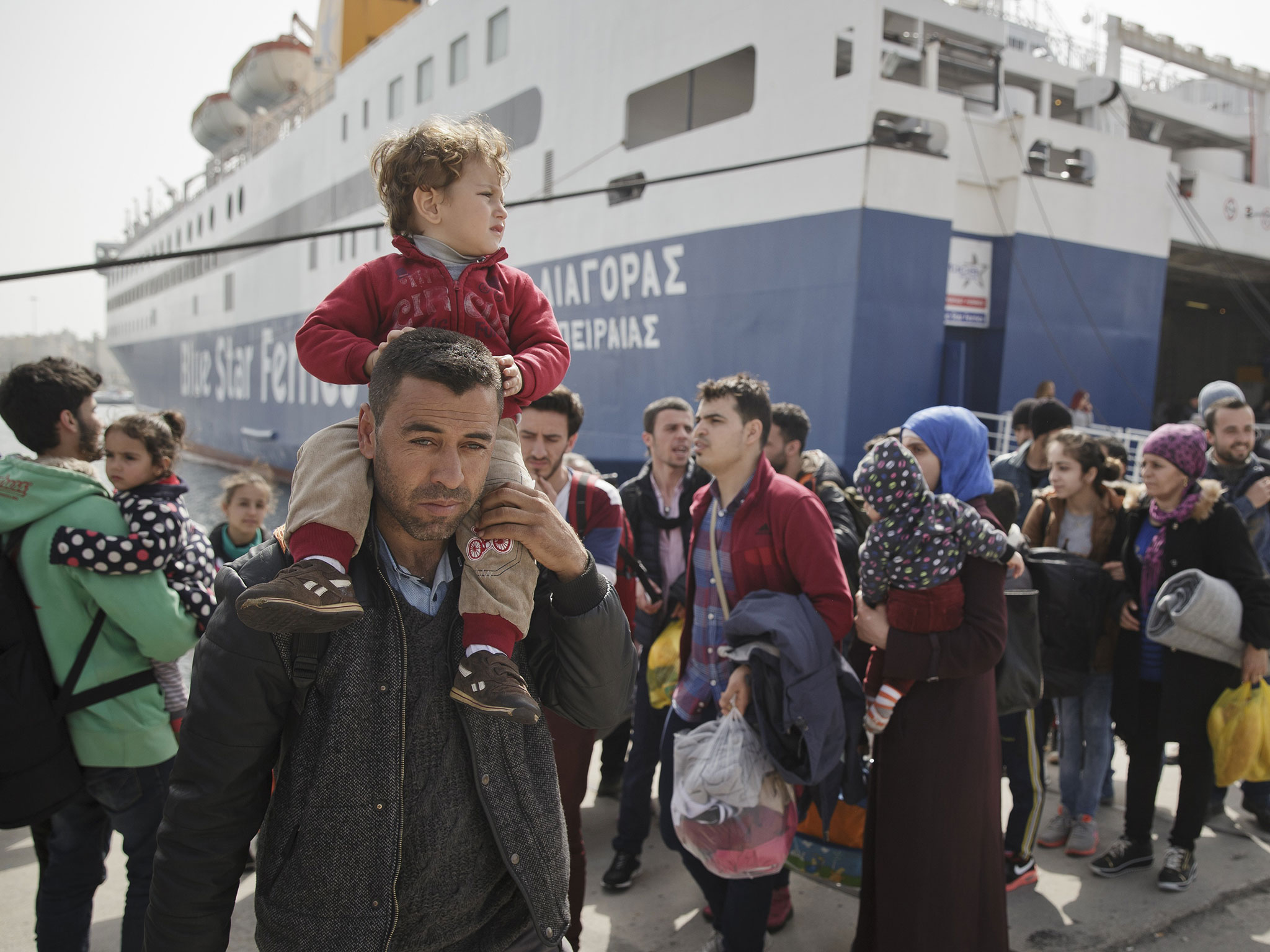Έρευνα του ΕΚΚΕ: Οι Ελληνες θεωρούν απειλή τους μετανάστες