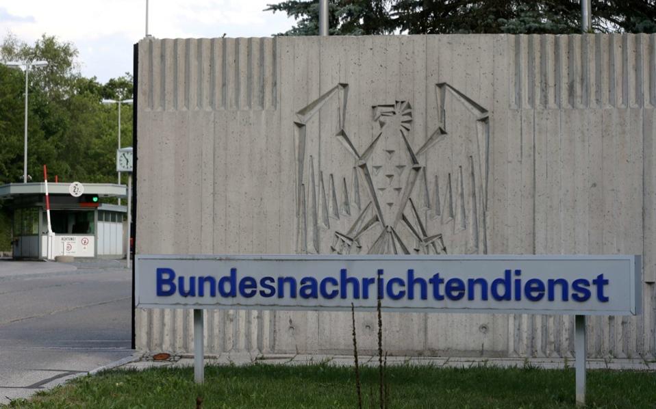 Die Zeit: Η Γερμανία πριμοτοδεί με άσυλο τους πληροφοριοδότες – Όλες οι μυστικές υπηρεσίες χρησιμοποιούν πρόσφυγες