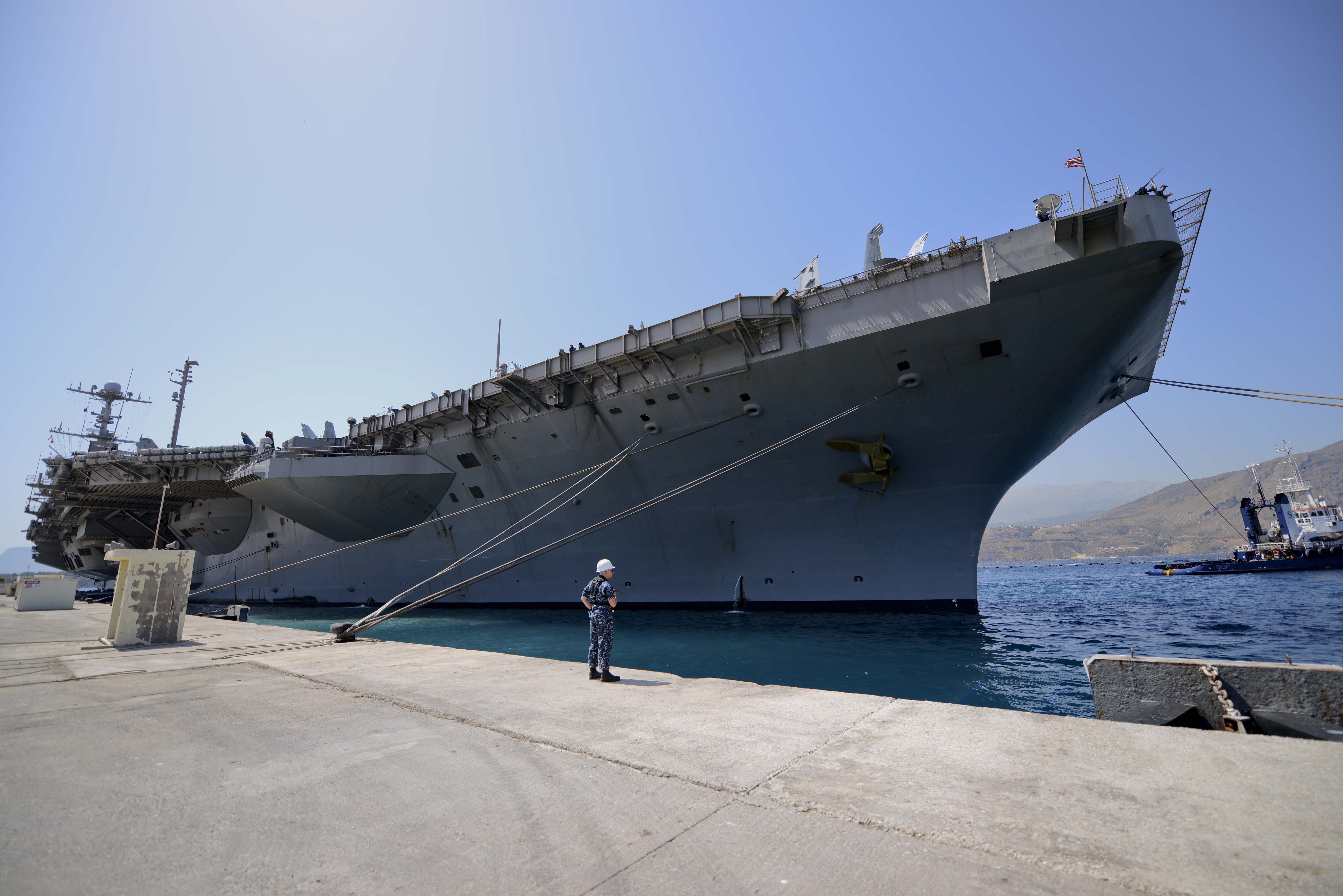 O Yπουργός Εθνικής Άμυνας και ο Υπουργός Εσωτερικών στο αεροπλανοφόρο USS Harry S. Truman! – Φωτογραφίες από τη Σούδα