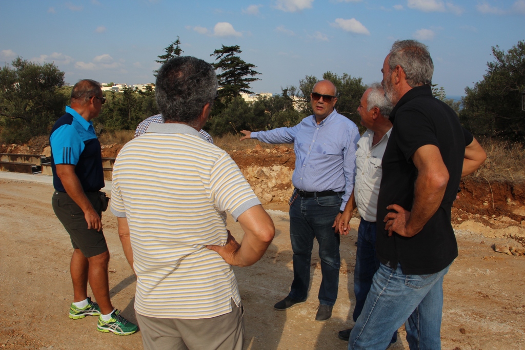 Τα έργα διάνοιξης δρόμων στην περιοχή της Χαλέπας επισκέφθηκε σήμερα  ο Δήμαρχος Χανίων Τ. Βάμβουκας – Σε ποιες άλλες περιοχές θα ξεκινήσουν σύντομα έργα