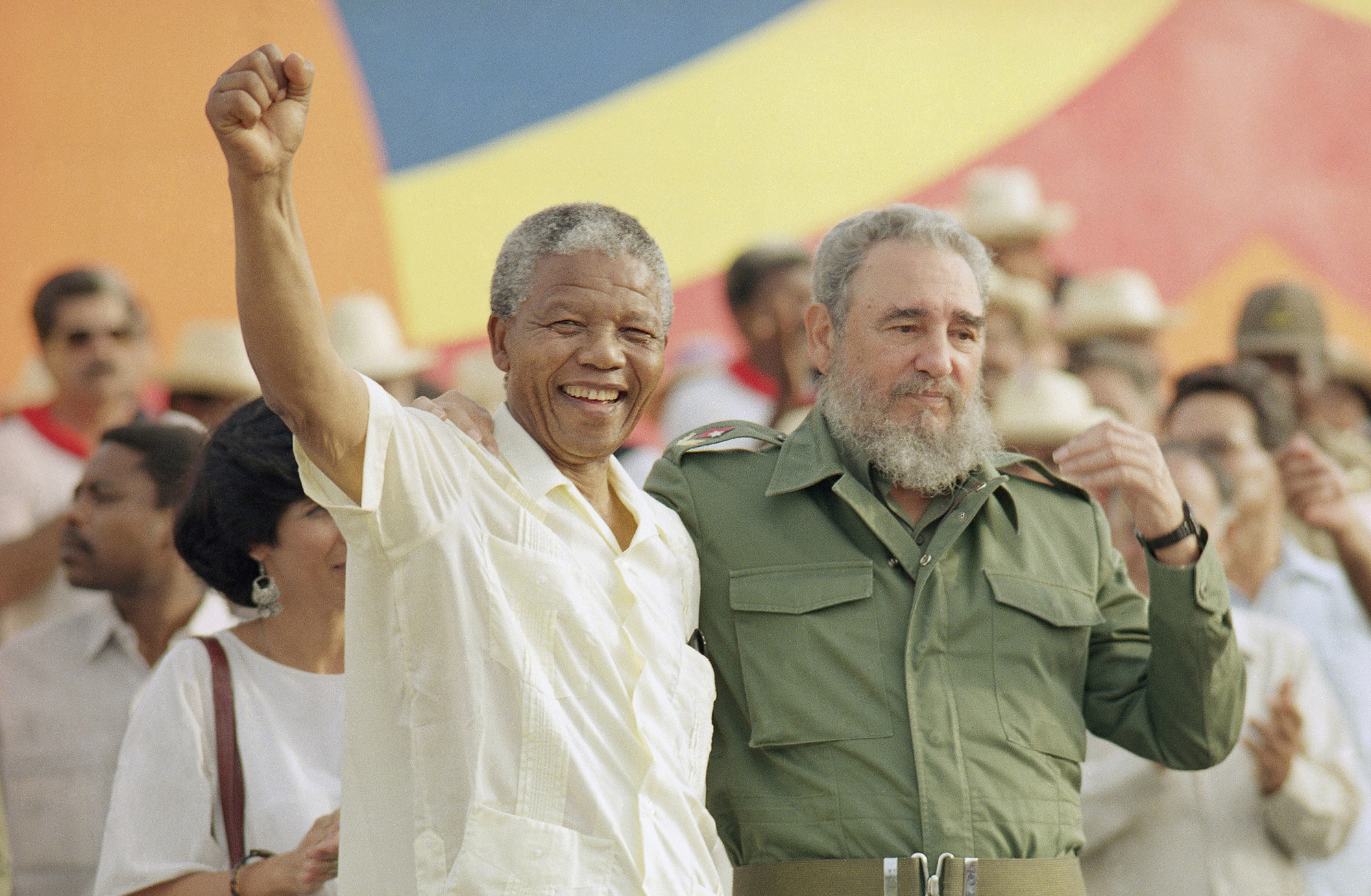 Ο θαυμασμός του Νέλσον Μαντέλα για τον Φιντέλ Κάστρο: “Ποιος εκπαίδευσε το λαό μας, ποιος μας έδωσε πόρους, ποιος βοήθησε τόσους στρατιώτες και τόσους γιατρούς μας;” | Φωτός+Βίντεο