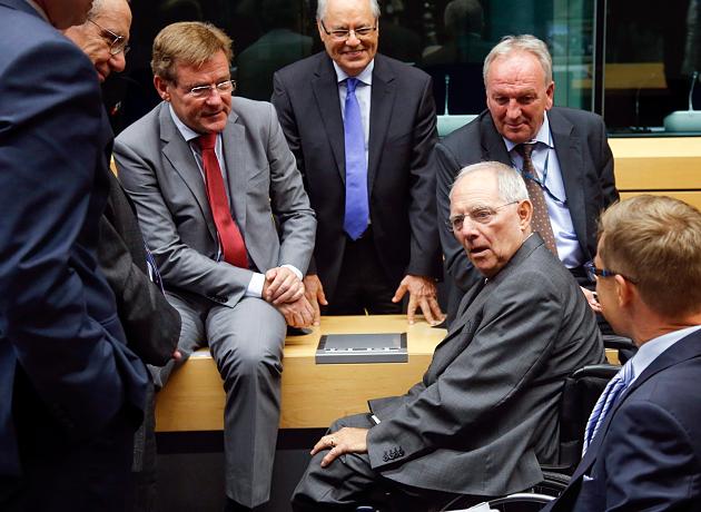 Ωμή παρέμβαση του Γερμανού Υπουργού Οικονομικών Σόιμπλε στο “δώρο” Τσίπρα στους συνταξιούχους: Να εξεταστεί αν είναι συμβατό με το μνημόνιο – Τι λέει ο Τσίπρας