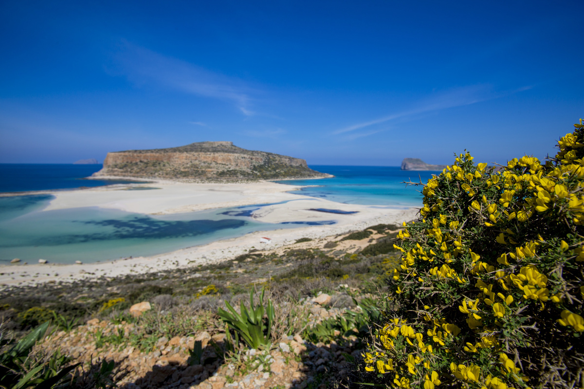 Η Πάρος, η Σαντορίνη, η Κρήτη και η Ρόδος στην πρώτη εξάδα των καλύτερων νησιών της Ευρώπης