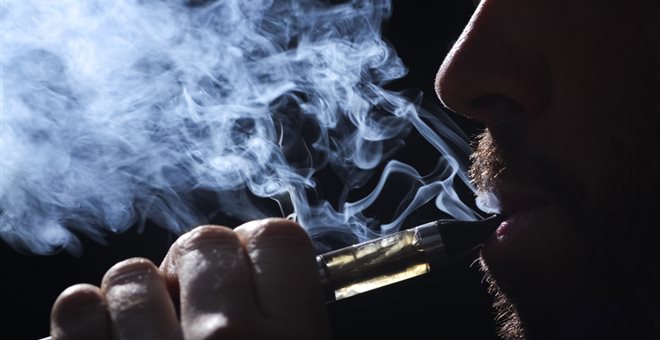 Η Νέα Υόρκη απαγορεύει πλήρως το ηλεκτρονικό τσιγάρο με το τσιγάρο
