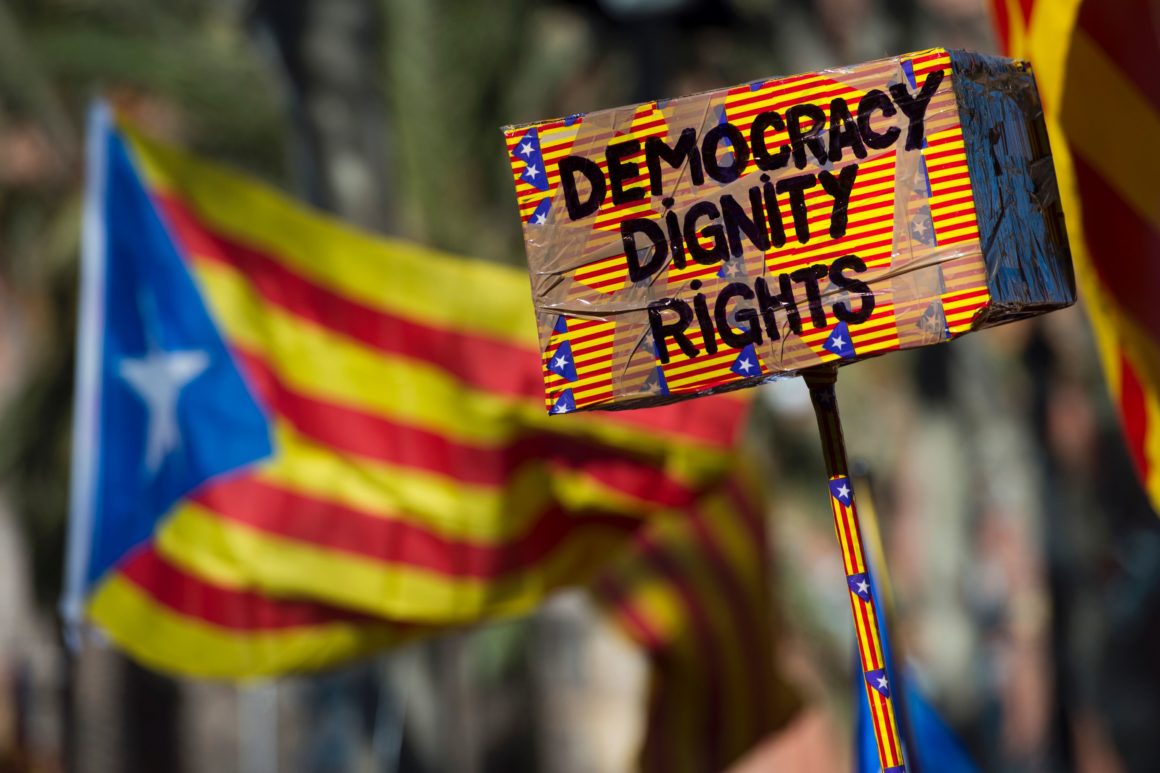 Για μια πραγματικά “ομόσπονδη δημοκρατική Ισπανία” με νέο Σύνταγμα που θα αναγνωρίζει τις ιδρυτικές συστατικές της εθνότητες