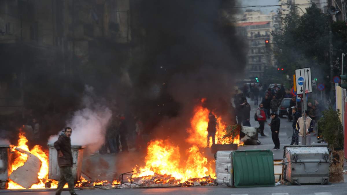 Η Θύρα 7 απειλεί την κυβέρνηση «με πόλεμο που δεν μπορούν να αντέξουν» για τον Μαρινάκη – ΣΥΡΙΖΑ: “Σε λάθος γήπεδο διάλεξαν να παίξουν”