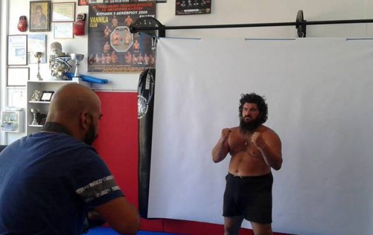 Καταγγέλλουν το Δήμο Ηρακλείου για τη παραχώρηση χώρου σε υποψήφιο της Χρυσής Αυγής