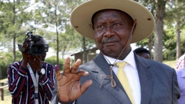 Τέλος στο στοματικό σεξ στην Ουγκάντα: «Αν βάλεις το στόμα σου εκεί μπορεί να γεμίσεις σκουλήκια», λέει ο πρόεδρος της χώρας