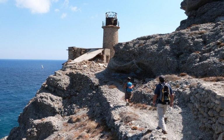 Ο θρύλος για τον φάρο «Αφορεσμένου» στην Κρήτη και η σχέση του με τον Χριστό | Bίντεο