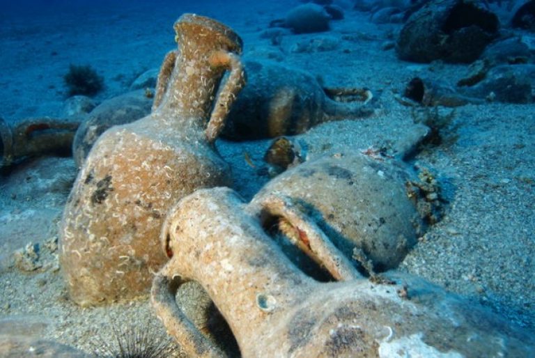 Ναυαγισμένα αρχαία φορτία στα δύσκολα νερά της Δυτικής Κρήτης