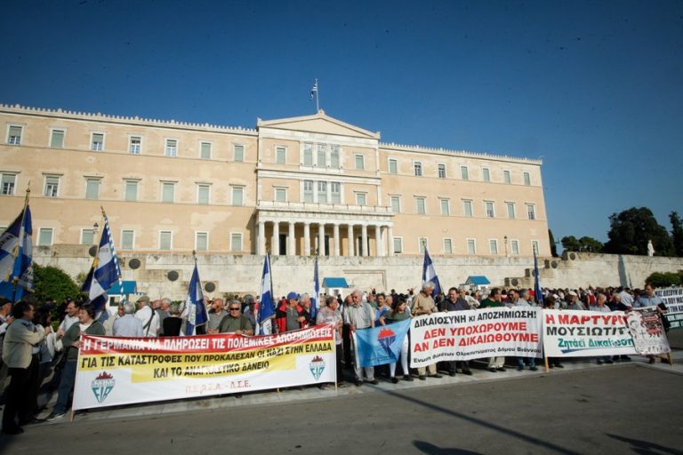 Δυναμική συγκέντρωση και πορεία στη Γερμανική πρεσβεία: “Το Βερολίνο χρωστάει στην Αθήνα, την Κατοχή πληρώσαμε με αίμα και με πείνα!” | Φωτός