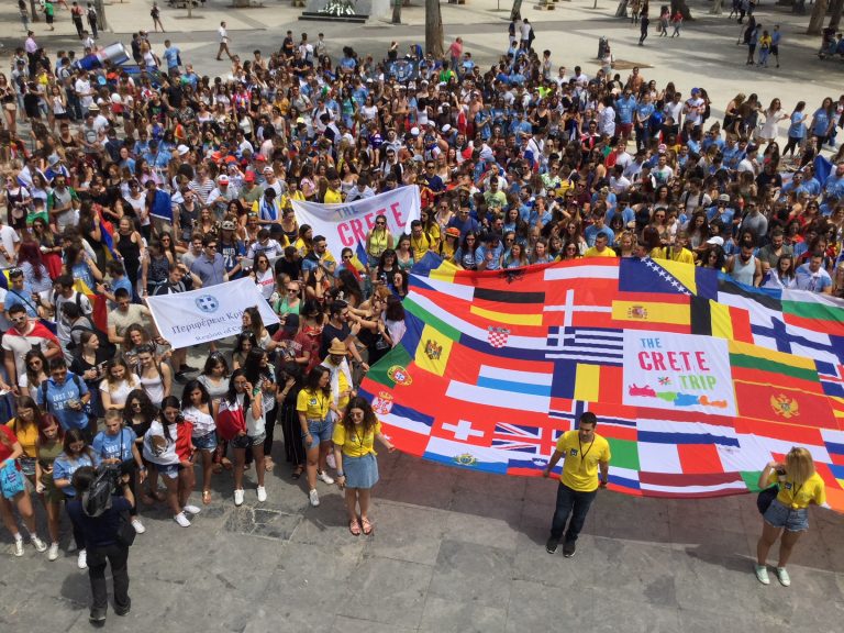 Κρήτη: Μηνύματα για ενωμένη Ευρώπη και αλληλεγγύη μεταφέρουν 850 φοιτητές του προγράμματος Erasmus | Φωτός