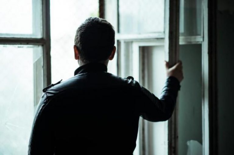 Αυτοκτόνησε γνωστός ζωγράφος – Έγραψε σημείωμα και έκανε το τελευταίο τηλεφώνημα της ζωής του!