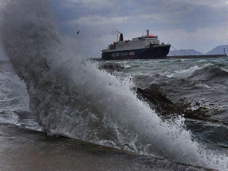 Απαγορευτικό απόπλου: «Δεμένα» τα πλοία σε Πειραιά, Ραφήνα και Λαύριο λόγω της κακοκαιρίας — Ποια δρομολόγια ακυρώνονται