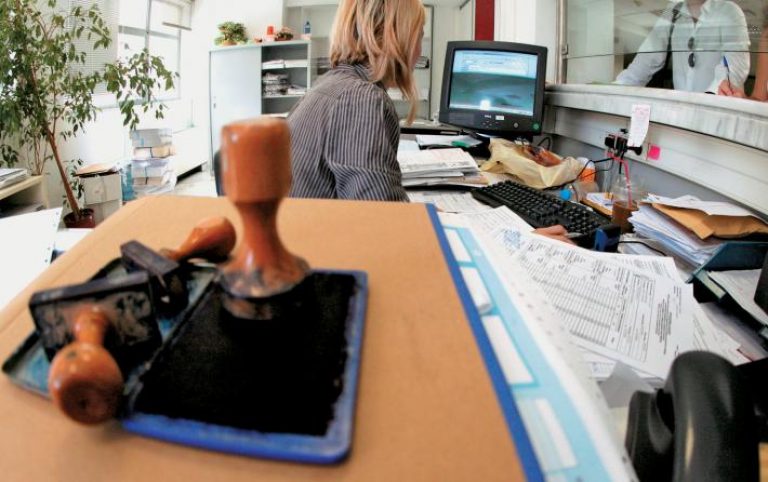 Δημόσιο: “Πράσινο φως” από το Υπουργικό για 20.000 προσλήψεις το 2026