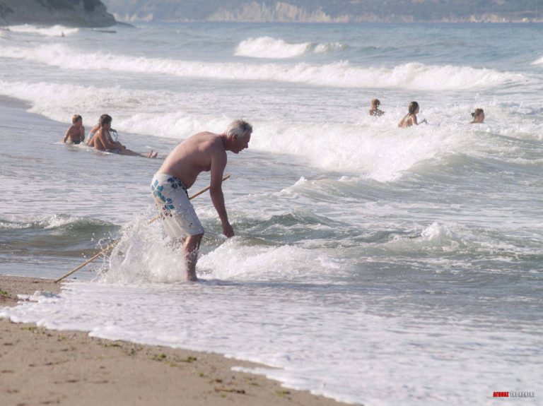 Εξαιρετικής ποιότητας τα νερά κολύμβησης της Π.Ε. Χανίων – Ποιες περιοχές απαγορεύεται η κολύμβηση