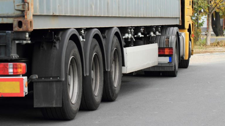 Μετά τα τρακτέρ έρχονται και τα φορτηγά: Κινητοποιήσεις πριν τα Χριστούγεννα ετοιμάζουν οι μεταφορείς