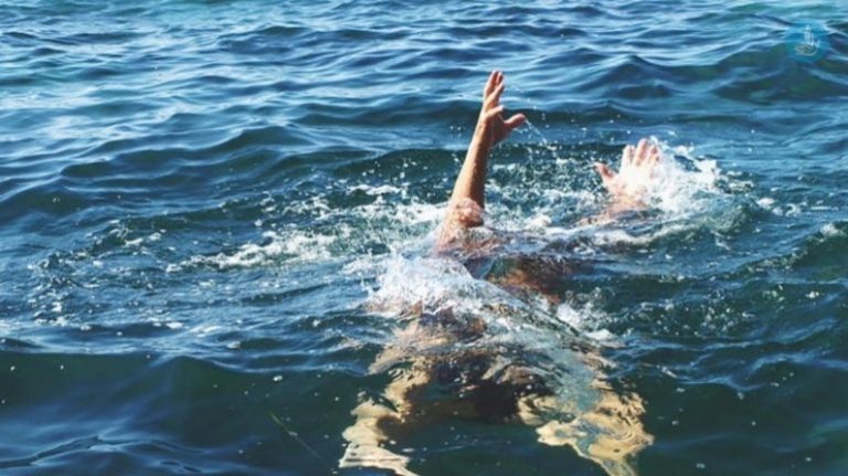 Διπλή τραγωδία στις ακτές των Χανίων: Δύο ηλικιωμένες γυναίκες ανασύρθηκαν χωρίς τις αισθήσεις τους σε Αγίους Αποστόλους και Κολυμβάρι