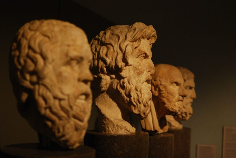 Παγκόσμιο Φιλοσοφικό Φόρουμ: Η πρόταση στον ΟΗΕ για Παγκόσμια Ημέρα και το στοίχημα της συλλογικής σοφίας το 2026