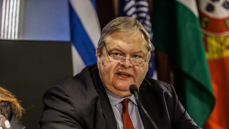 Ευάγγελος Βενιζέλος καρφώνει κυβέρνηση για εκταφή Ρούτσι: «Παριστάνουν τον Κρέοντα, η τραγωδία δεν τελειώνει χωρίς κάθαρση»