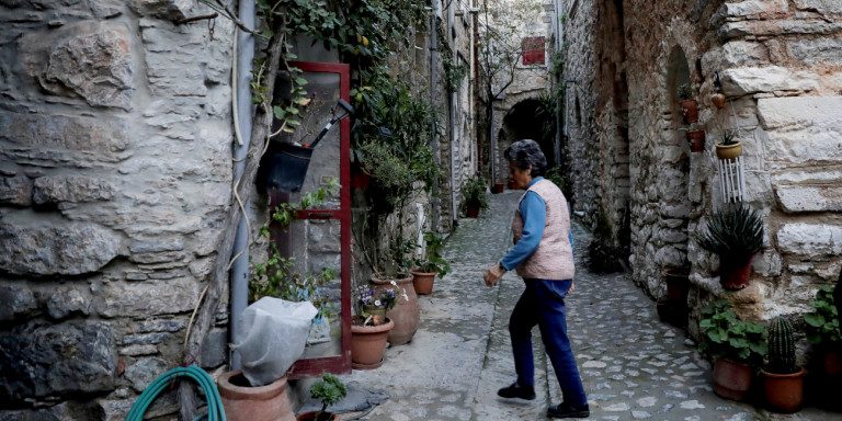 Επιστροφή στα χωριά: Το σχέδιο για να γυρίσει η ζωή στην ύπαιθρο – Τι πρέπει να αλλάξει για να επιστρέψουν οι οικογένειες