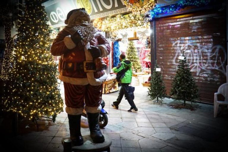 Χανιά: «Βουτιά» στον εορταστικό τζίρο για τους μικρομεσαίους – Η ακτινογραφία της αγοράς και οι «χαμένες» Κυριακές