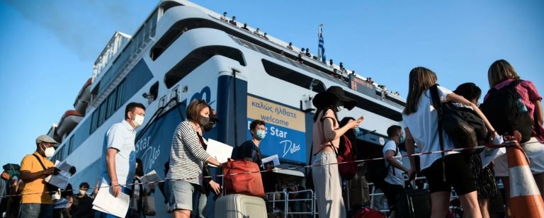 Ακτοπλοΐα: Πώς φτάσαμε στην έκπτωση του 20% στα οικογενειακά πακέτα