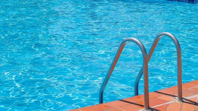 Δύο νέες δημοτικές πισίνες στον Κλαδισό: “Ένα έργο που ανήκει στην κοινωνία”