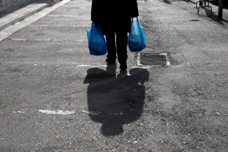 Η «ελληνική ιδιαιτερότητα» της φτώχειας – Εργαζόμενοι, φτωχοί και ουραγοί της Ευρώπης