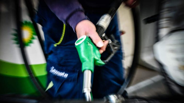 Κατάσταση ενεργειακής έκτακτης ανάγκης στη Μαδαγασκάρη, κυκλοφοριακό ”έμφραγμα” στην Ιρλανδία παρά την εκεχειρία