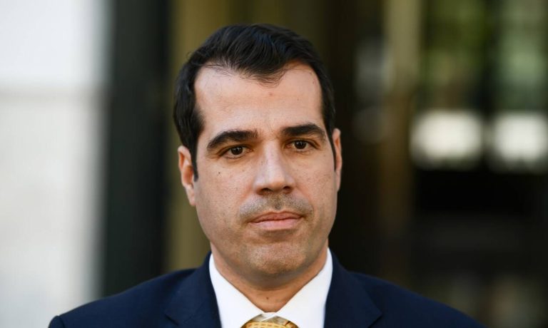 Πλεύρης σε αντιμεταναστευτικό οίστρο: “Κομμένο το μενού με κρέας και ψάρι, δεν είμαστε ξενοδοχείο”