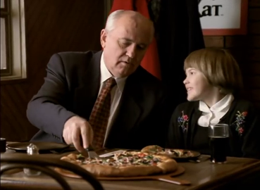 Mikhail_Gorbachev_in_the_Pizza_Hut_commercial,_November_1997