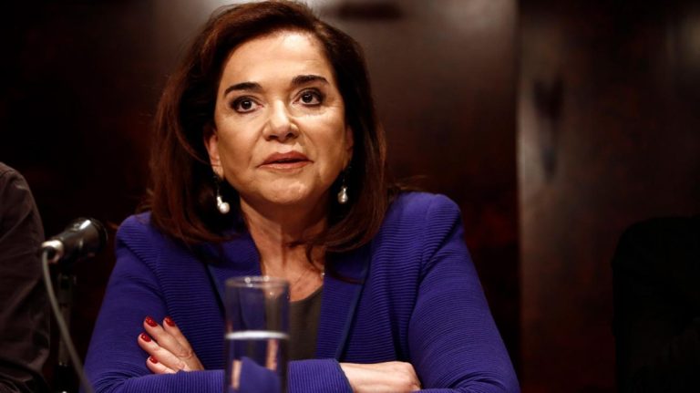 Η Ντόρα Μπακογιάννη διεκδικεί την προεδρία της επιτροπής Εξωτερικών και Αμυνας της Βουλής – Βελτιώνεται η υγεία της