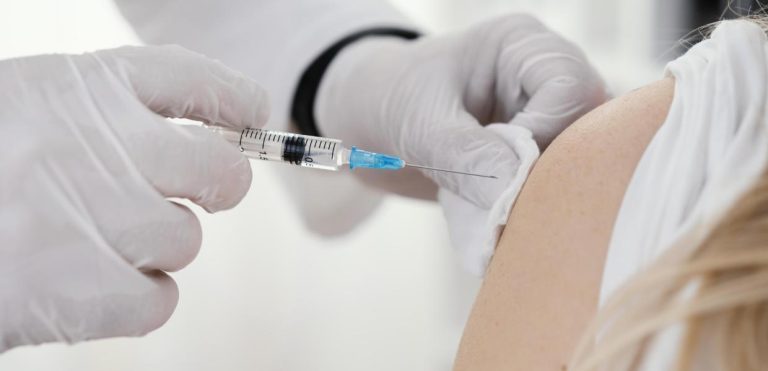 «Πρωτοφανή» αποτελέσματα με νέο εμβόλιο κατά του καρκίνου – Εξαφανίστηκαν όγκοι σε ασθενείς