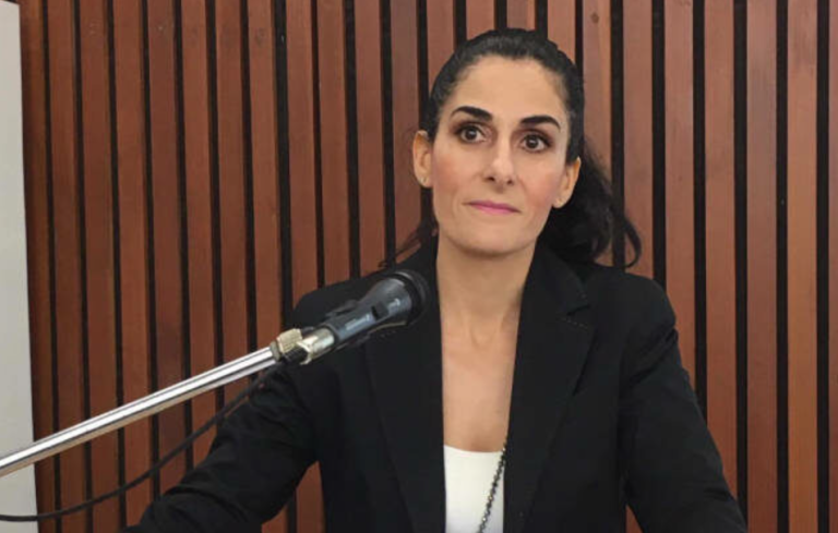 «Στο εδώλιο η ελευθερία του λόγου»: Η υπόθεση της δημοσιογράφου Αργυρώς Γιαννουδάκη στα δικαστήρια