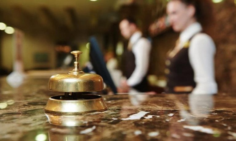 Ηράκλειο: Χωρίς επίδομα ανεργίας ξενοδοχοϋπάλληλοι για τα Χριστούγεννα – Καθυστερήσεις έως και 40 ημερών!