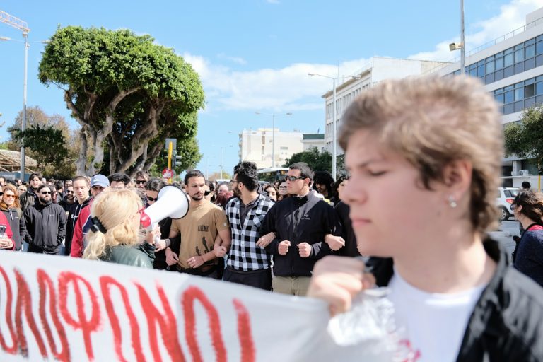 Πανελλαδική ημέρα δράσης ενάντια στα ιδιωτικά πανεπιστήμια: Διαδηλώσεις σε Χανιά και Ηράκλειο – Οι φοιτητές καταγγέλλουν “φιάσκο” με τις εγκρίσεις και στοχοποίηση της νεολαίας