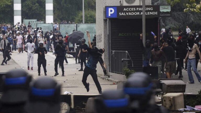 Γαλλία: Απαγόρευση συγκεντρώσεων και περιορισμός κυκλοφορίας μετά τις ταραχές – Τα social media κατηγορεί ο Μακρόν